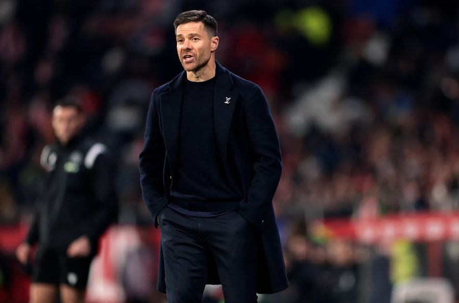Xabi Alonso on the touchline