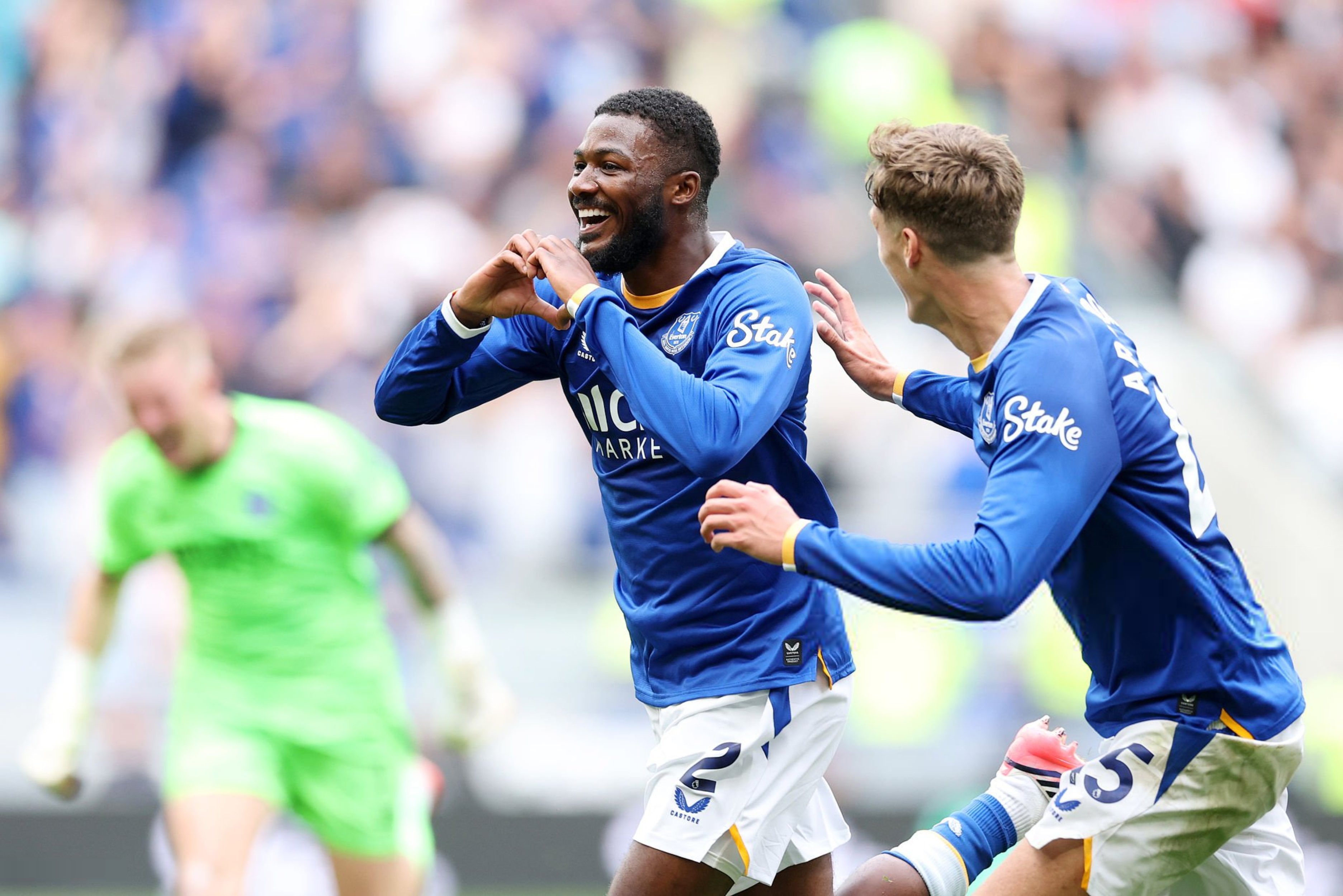 Ainsley Maitland-Niles celebrating his late equaliser for Everton against Manchester United
