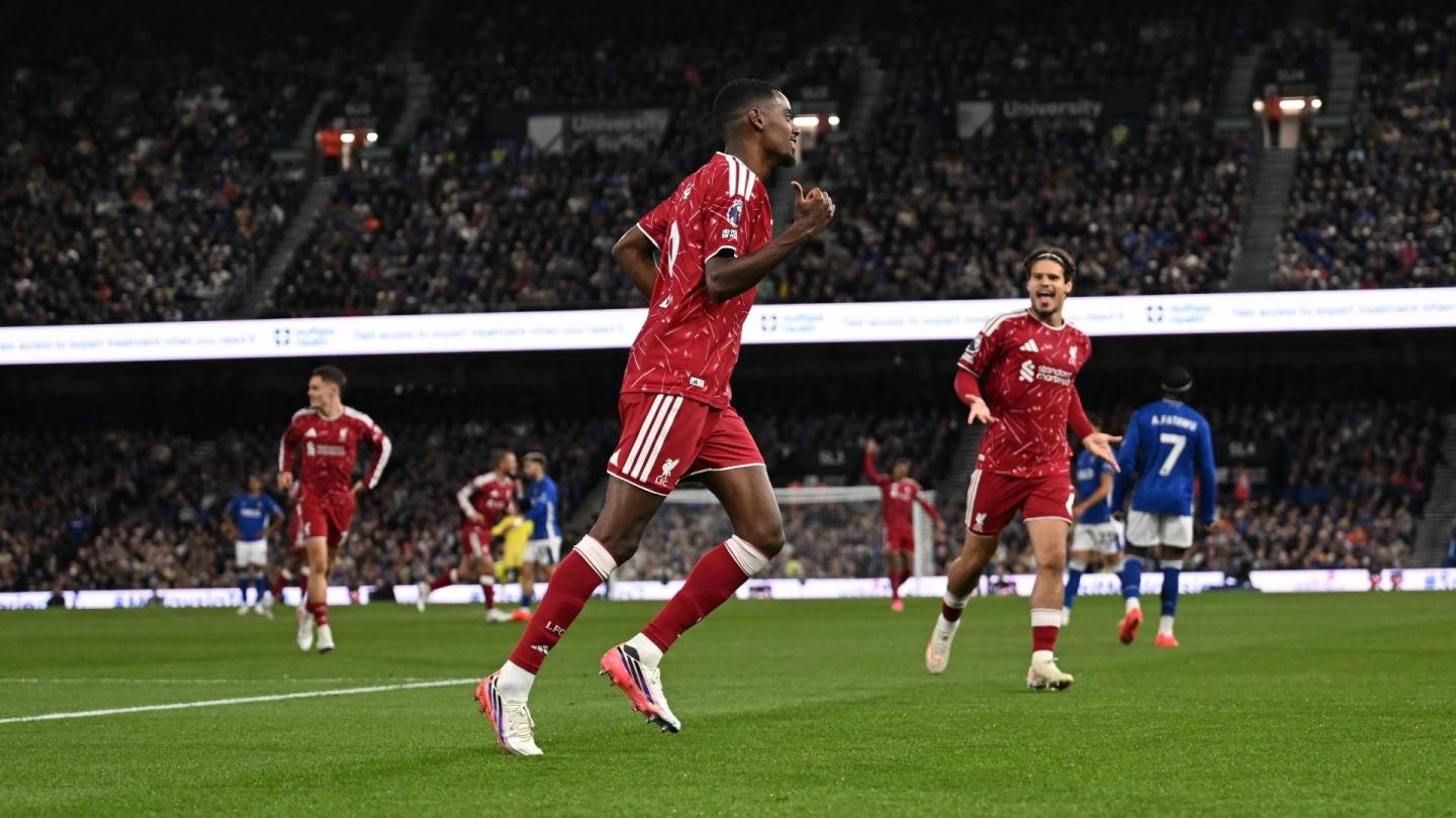 Alexander Isak celebrating after scoring against Ipswich Town