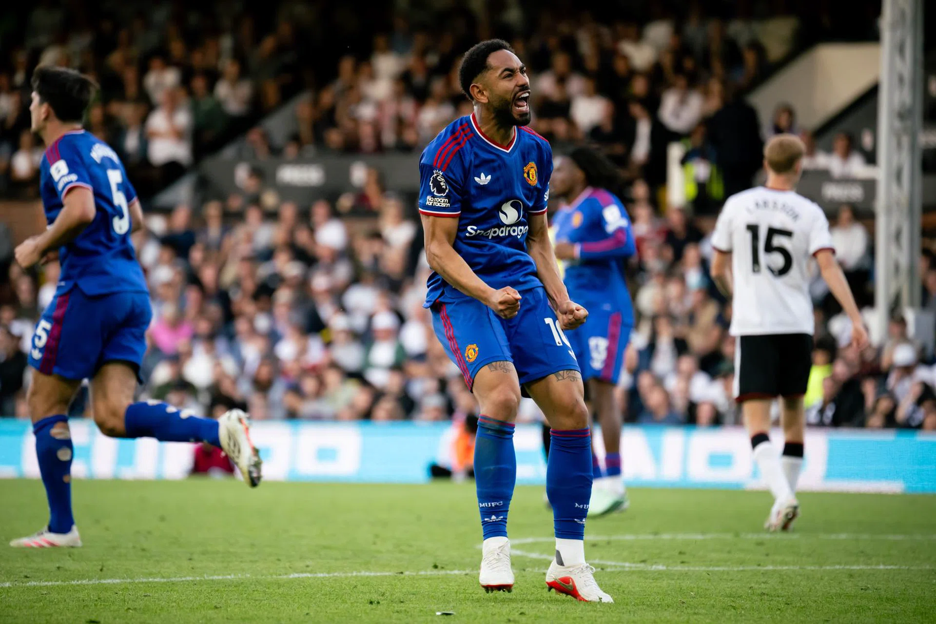 Matheus Cunha celebrates his late equaliser for Manchester United against Fulham