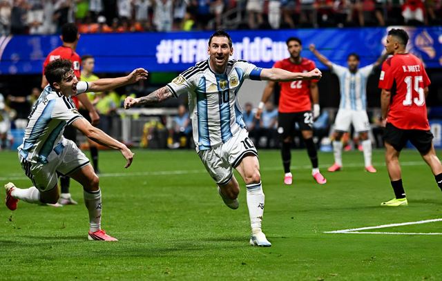 Messi celebrates his equalizer against Egypt