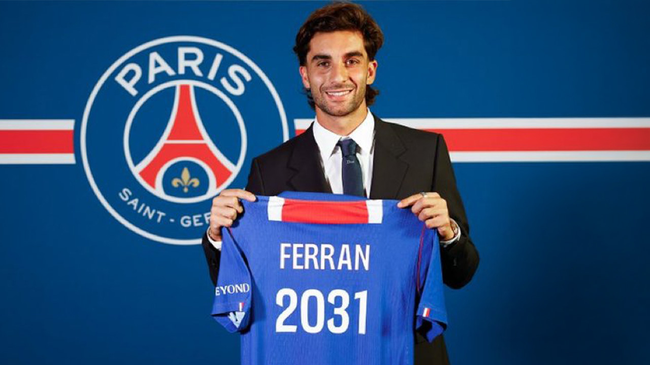 Ferran Torres unveiled in a Paris Saint-Germain shirt